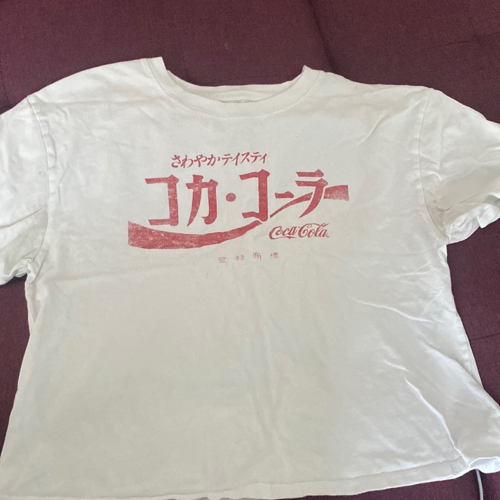 Size Medium Junior Coca Cola Graphic TShirt